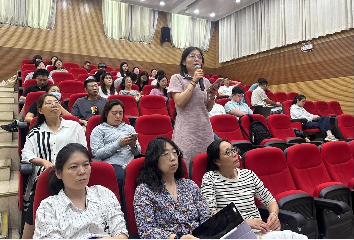 各教学单位60余名教师代表参加培训